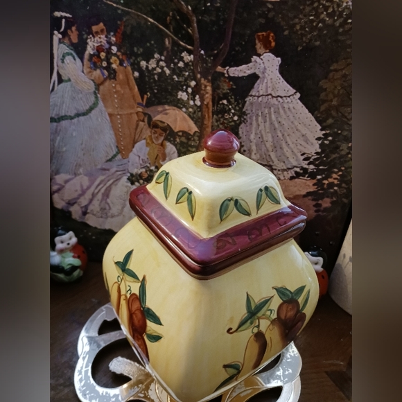 🏕🍎Vintage Biscotti🍪COOKIE JAR 🍱 VERY PRETTY,HAND PAINTED Ceramic. - Picture 7 of 11